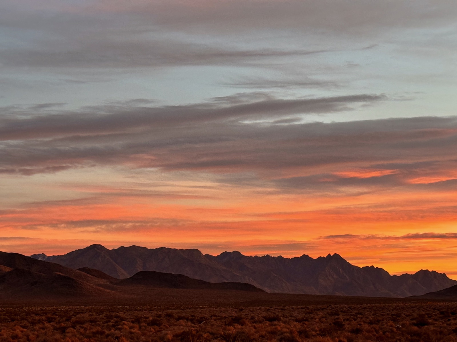 Desert sunset over the mountains