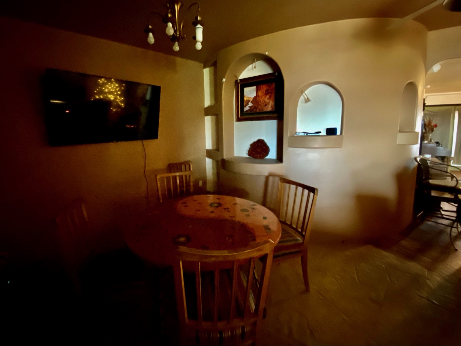 Dining nook with display nichos