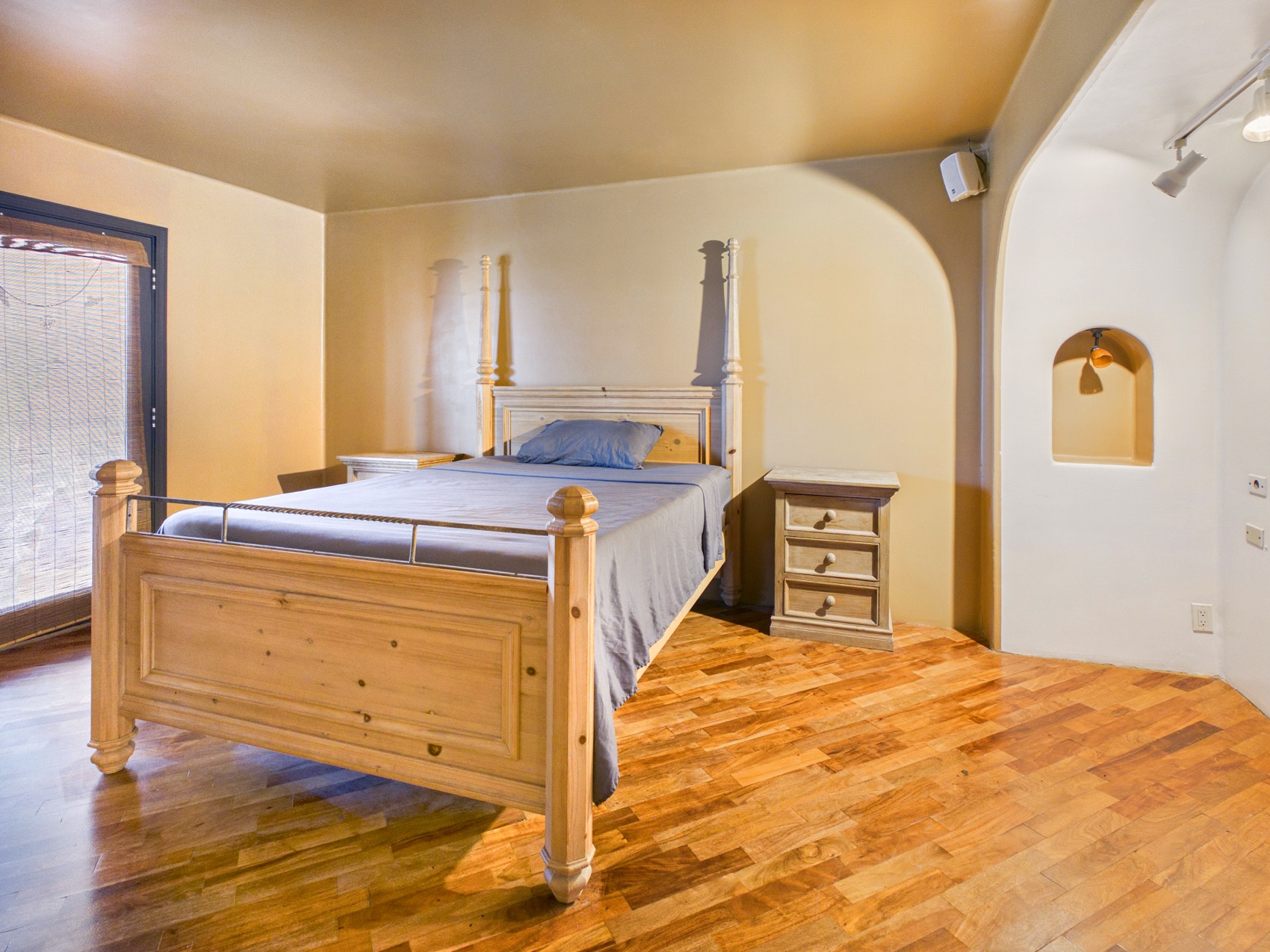 A guest bedroom